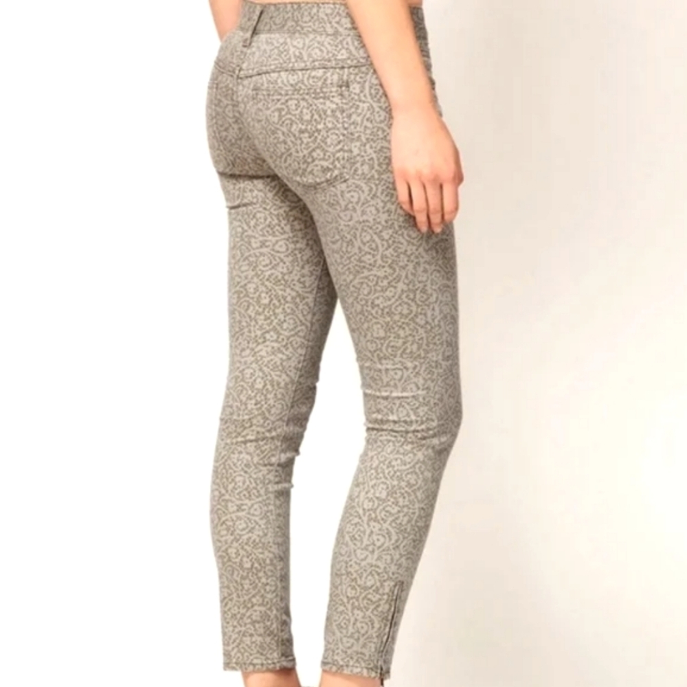 Free People Woman's Grey Boho Print Zipper Ankle Skinny Jeans Size 29